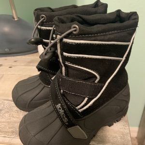 Toddler totes snow boots